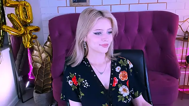 LeonaStane online show from October 30, 2025, 5:02 pm