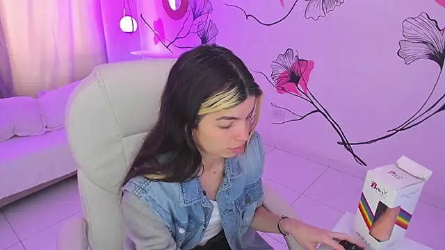 Isabela Fiorelli online show from November 23, 2025, 1:22 pm