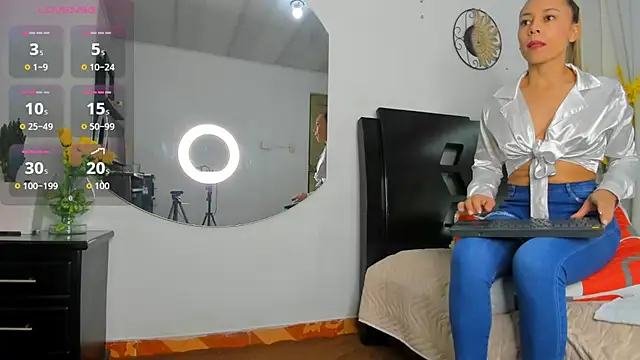 Dakotacarvajal online show from November 12, 2025, 4:18 pm