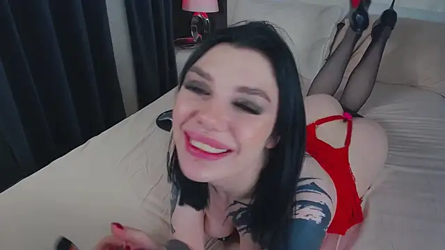 Snapshot of MaeveMoon chatting on October 15, 2025, 6:30 pm MaeveMoon online show from October 15, 2025, 6:30 pm