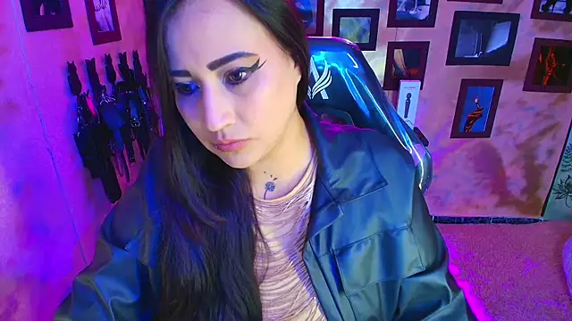 cherryy bombshelll online show from January 14, 2026, 4:56 pm