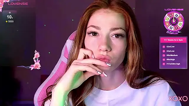 Snapshot of MagicLadyyy chatting on February 28, 2025, 9:33 pm MagicLadyyy online show from February 28, 2025, 9:33 pm