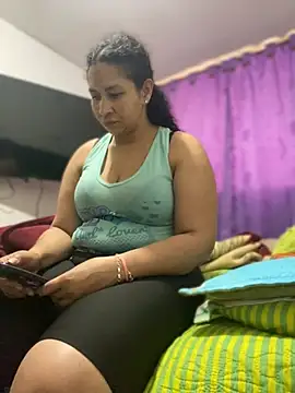 Carola-Ross online show from April 13, 2026, 5:18 pm