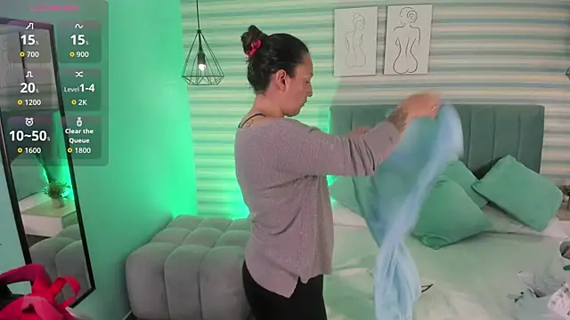 abby apple online show from October 11, 2025, 1:42 pm