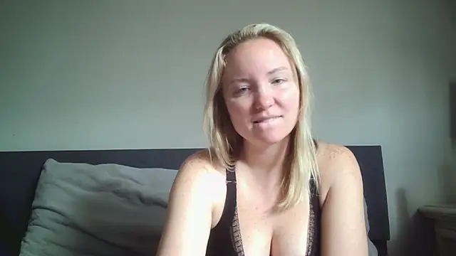sexiirose22 online show from March 23, 2026, 4:00 pm
