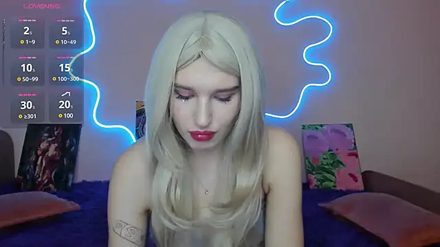 Snapshot of EvelinaLuu chatting on March 4, 2025, 1:12 am EvelinaLuu online show from March 4, 2025, 1:12 am