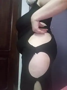 Snapshot of elnotella chatting on October 23, 2025, 1:32 pm elnotella online show from October 23, 2025, 1:32 pm