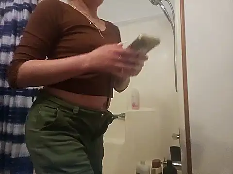 Snapshot of ShysluutGia chatting on February 13, 2025, 3:39 am ShysluutGia online show from February 13, 2025, 3:39 am