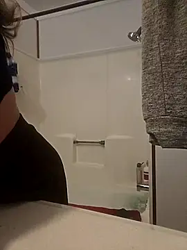 Snapshot of ShysluutGia chatting on February 14, 2025, 6:12 am ShysluutGia online show from February 14, 2025, 6:12 am