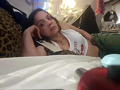 Snapshot of ShysluutGia chatting on February 25, 2025, 5:58 pm ShysluutGia online show from February 25, 2025, 5:58 pm