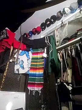 Snapshot of ShysluutGia chatting on November 6, 2025, 7:31 am ShysluutGia online show from November 6, 2025, 7:31 am