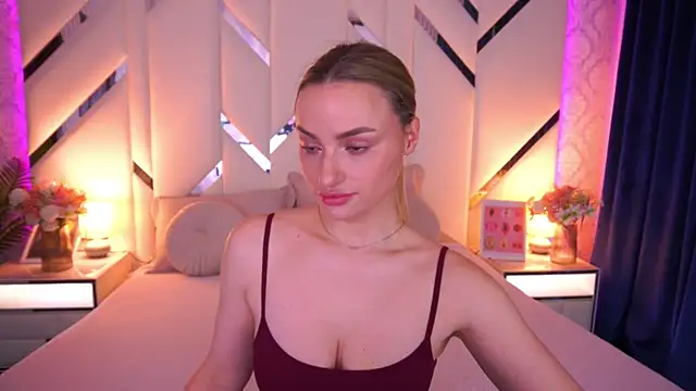 LindsieGreyy online show from May 16, 2026, 6:43 am