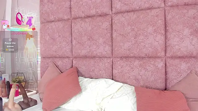 Snapshot of LilyRoxi chatting on October 2, 2025, 9:22 pm LilyRoxi online show from October 2, 2025, 9:22 pm