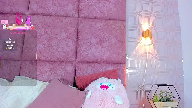 Snapshot of LilyRoxi chatting on October 11, 2025, 9:13 pm LilyRoxi online show from October 11, 2025, 9:13 pm