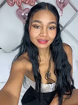 Snapshot of Lynda_Bonnie chatting on February 22, 2025, 12:19 pm Lynda Bonnie online show from February 22, 2025, 12:19 pm