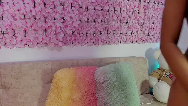 Lynda Bonnie online show from October 25, 2025, 12:34 pm