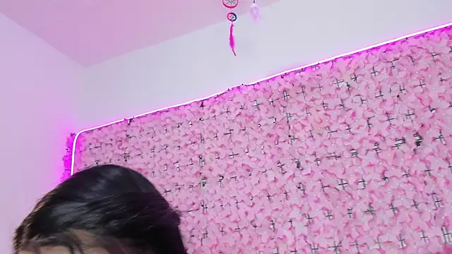 Lynda Bonnie online show from November 20, 2025, 2:28 pm