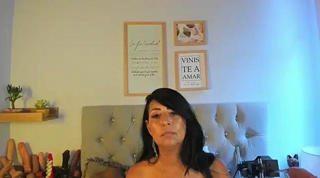 Jackiehmilf52 online show from February 16, 2025, 5:04 pm
