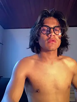 Snapshot of shadowsofgarden chatting on February 26, 2025, 2:03 pm shadowsofgarden online show from February 26, 2025, 2:03 pm