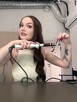 Snapshot of AlexaBright chatting on October 29, 2025, 6:09 pm AlexaBright online show from October 29, 2025, 6:09 pm