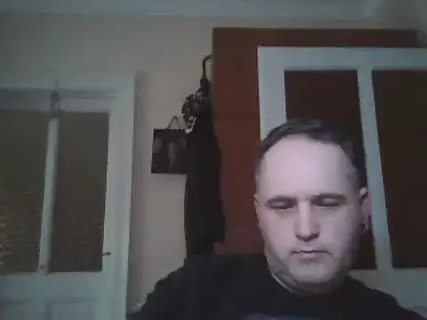 Snapshot of Szolga10 chatting on March 5, 2025, 4:24 pm Szolga10 online show from March 5, 2025, 4:24 pm