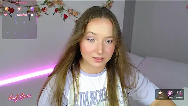 Snapshot of EmilyxxGraces chatting on July 13, 2026, 11:51 pm EmilyxxGraces online show from July 13, 2026, 11:51 pm