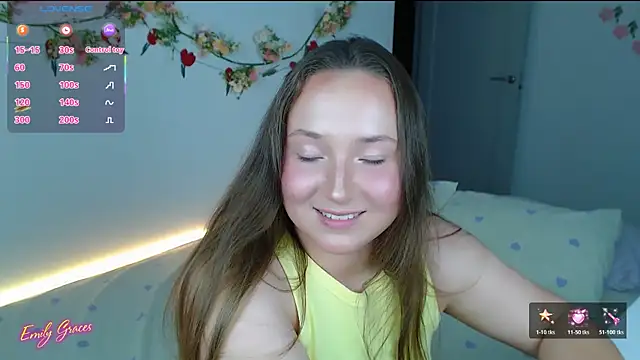 Snapshot of EmilyxxGraces chatting on July 28, 2026, 8:52 pm EmilyxxGraces online show from July 28, 2026, 8:52 pm