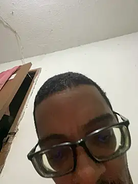 Snapshot of Diegodelicia chatting on April 15, 2026, 4:19 am Diegodelicia online show from April 15, 2026, 4:19 am