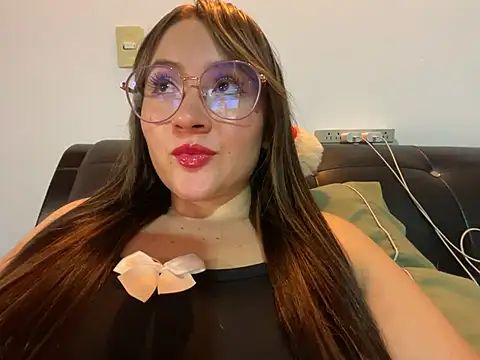 Snapshot of ValentinaOrtiz3 chatting on March 18, 2025, 1:32 am ValentinaOrtiz3 online show from March 18, 2025, 1:32 am