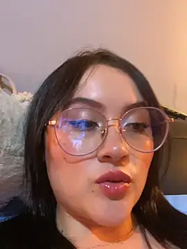 ValentinaOrtiz3 online show from October 6, 2025, 10:40 pm