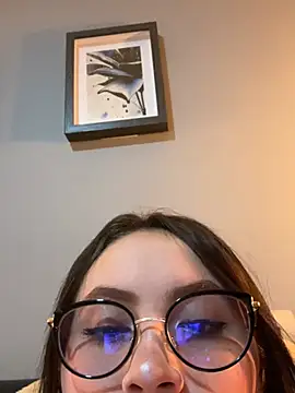 ValentinaOrtiz3 online show from May 3, 2026, 3:23 am