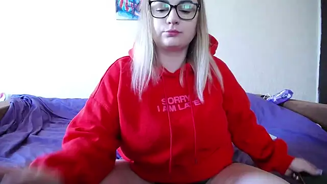 YourSwetiwGirl online show from April 28, 2026, 8:52 am