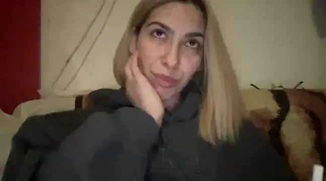 Snapshot of sarrah_rossy chatting on February 19, 2025, 11:04 pm sarrah rossy online show from February 19, 2025, 11:04 pm