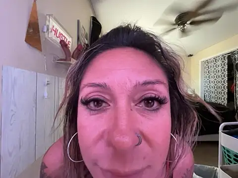 bossyroxy84 online show from October 22, 2025, 5:13 pm