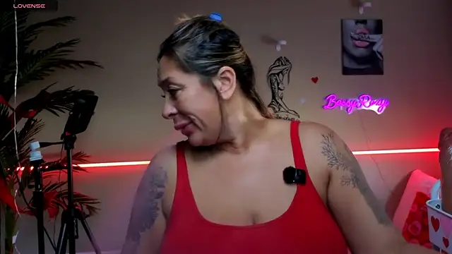 bossyroxy84 online show from February 13, 2026, 9:11 pm