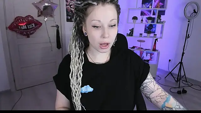 HoneySallyMoore online show from October 4, 2025, 3:43 pm