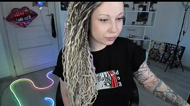 HoneySallyMoore online show from April 18, 2026, 8:51 am