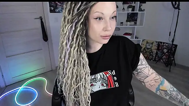 HoneySallyMoore online show from April 25, 2026, 1:52 pm