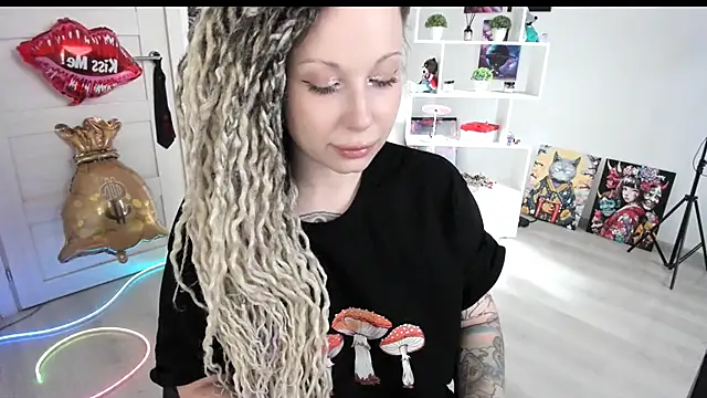 HoneySallyMoore online show from June 18, 2026, 3:49 pm