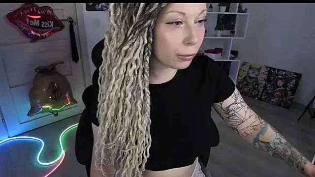HoneySallyMoore online show from July 20, 2026, 1:53 am