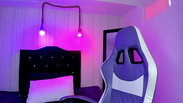 nicky angel1 online show from November 5, 2025, 6:41 pm