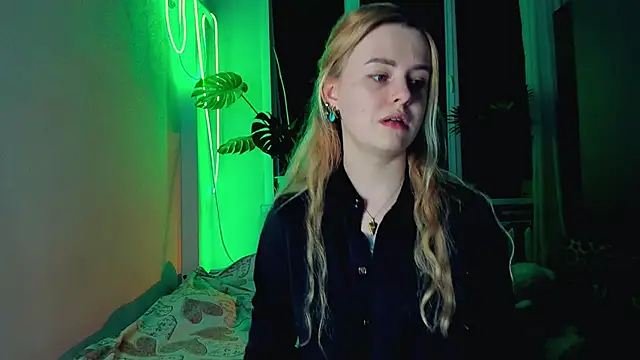 Alexa Pirs online show from March 14, 2025, 7:34 pm