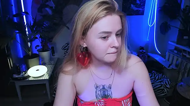 Alexa Pirs online show from November 30, 2025, 1:37 pm