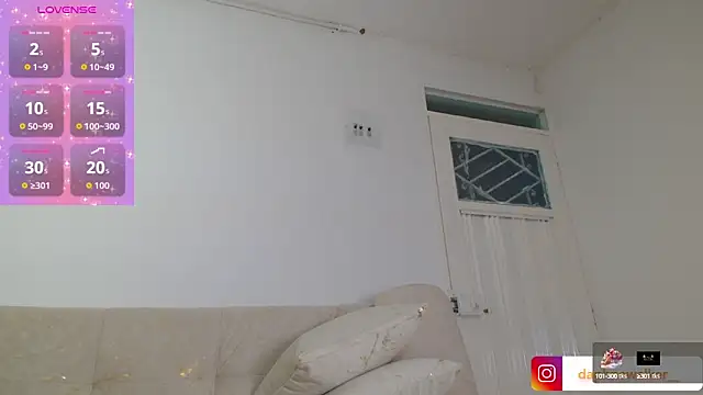 Daphnewalker   online show from October 9, 2025, 10:35 am