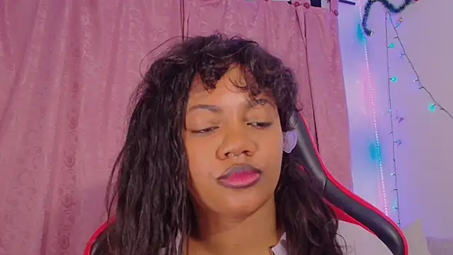 Daphnewalker   online show from December 19, 2025, 10:55 am