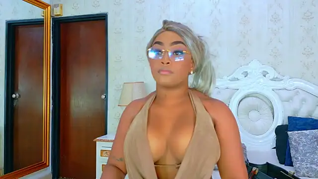 TianahGlow online show from October 13, 2025, 9:15 pm