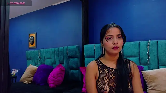 MariamLaraa online show from March 1, 2025, 2:23 pm