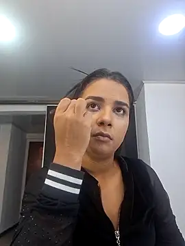 MariamLaraa online show from October 26, 2025, 12:49 am