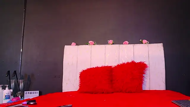 MariamLaraa online show from November 8, 2025, 3:29 am