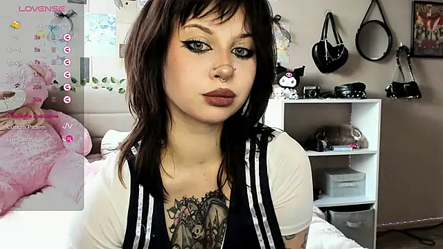 marynixoxo online show from February 15, 2026, 5:48 am